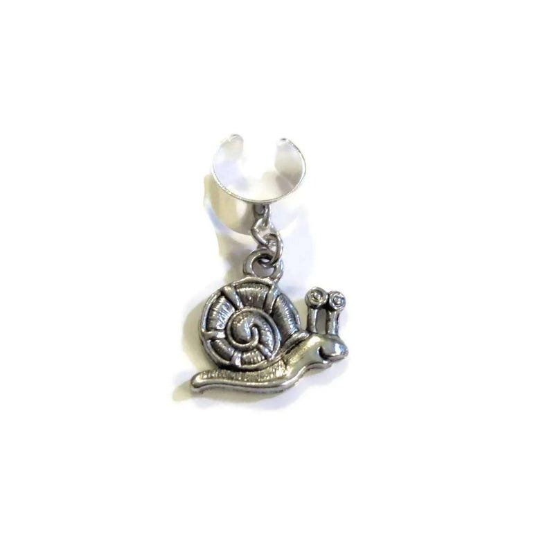 Snail ear cuff, Silver - - LadybugfeetDesigns -
