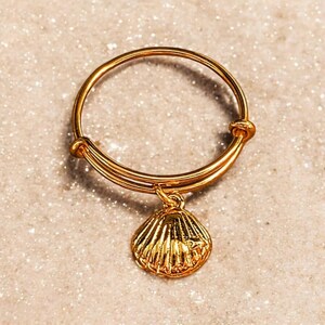 Clam Shell Expandable Charm Ring - Gold - - LadybugfeetDesigns -