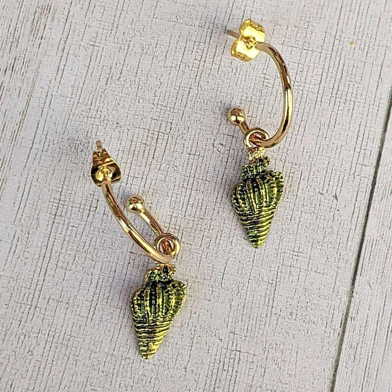 Sea Green Conch Seashell gold hoop earrings, Hoop Drop, 16mm - - LadybugfeetDesigns -