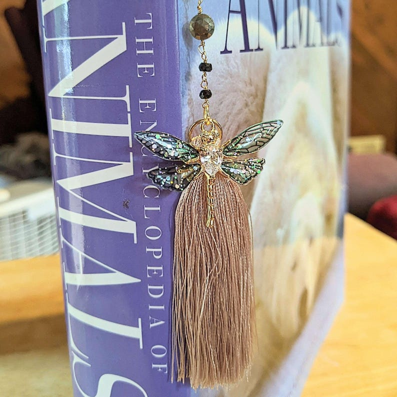 Dragonfly Beaded Bookmark - - LadybugfeetDesigns -