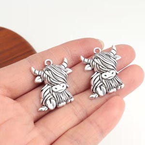 Highland Cow Necklace, 20 inch - Silver - - LadybugfeetDesigns -