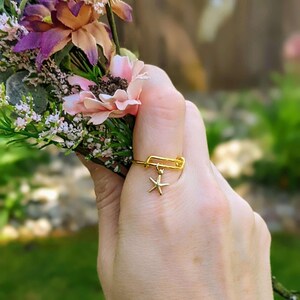 Tiny Starfish Expandable Charm Ring - Gold - - LadybugfeetDesigns -