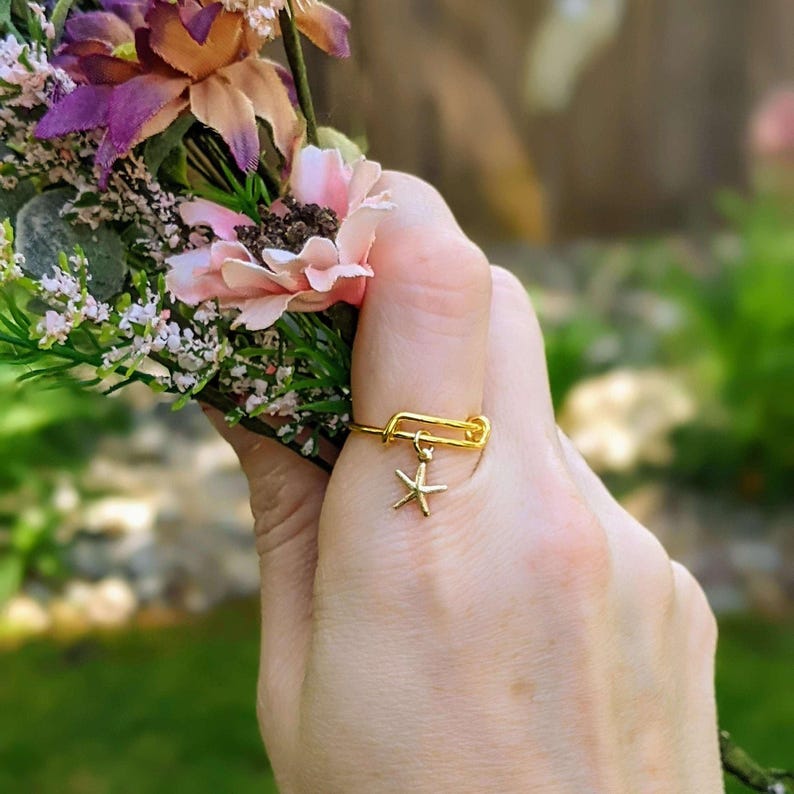 Tiny Starfish Expandable Charm Ring - Gold - - LadybugfeetDesigns -
