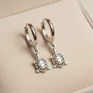 Sea Turtle Huggie Hoop earrings, Silver - 15mm