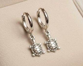 Sea Turtle Huggie Hoop earrings, Silver - 15mm