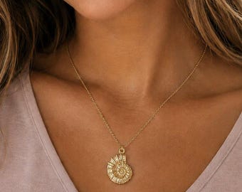 Sea shell necklace, Gold - 20 inch