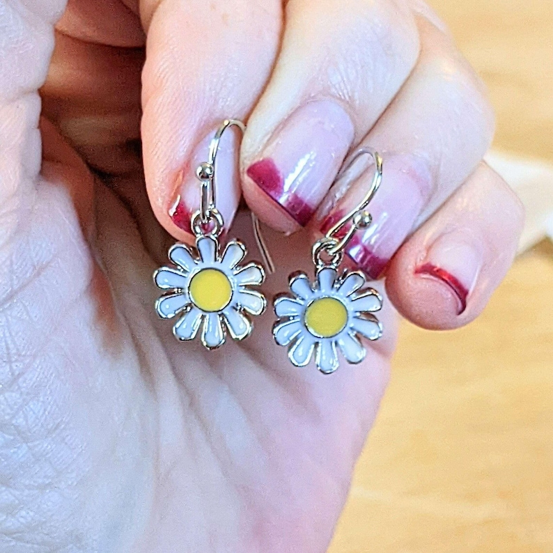 Daisy dangle earrings - - LadybugfeetDesigns -