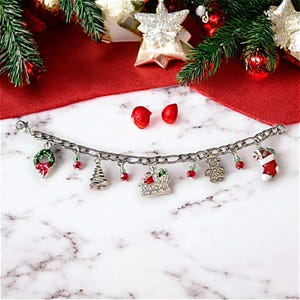 Holiday bracelet, Chain Christmas bracelet - - LadybugfeetDesigns -