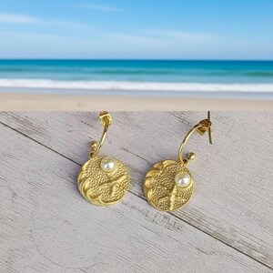 Sandy Beach Pearl hoop earrings, Gold - 16mm - - LadybugfeetDesigns -