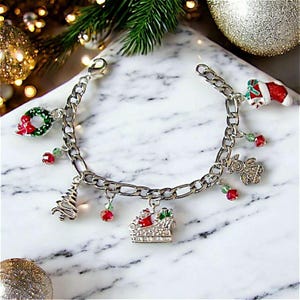 Holiday bracelet, Chain Christmas bracelet - - LadybugfeetDesigns -