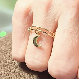 Crescent Moon Expandable Charm Ring - Gold - - LadybugfeetDesigns -