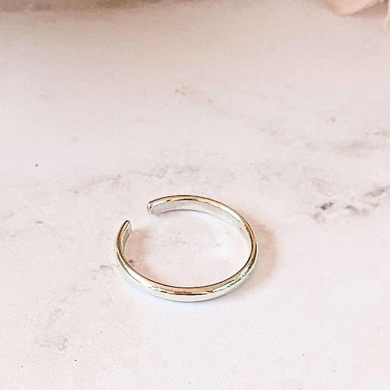 Sterling Silver Band Toe Ring - - LadybugfeetDesigns -