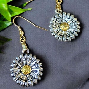 Sunflower/Daisy dangle earrings, Gold - - LadybugfeetDesigns -