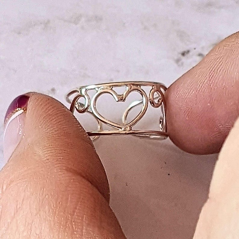Filigree Heart Toe Ring - - LadybugfeetDesigns -
