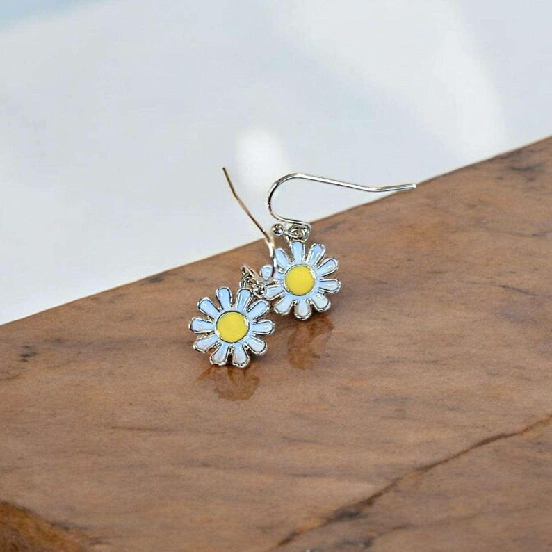 Daisy dangle earrings - - LadybugfeetDesigns -