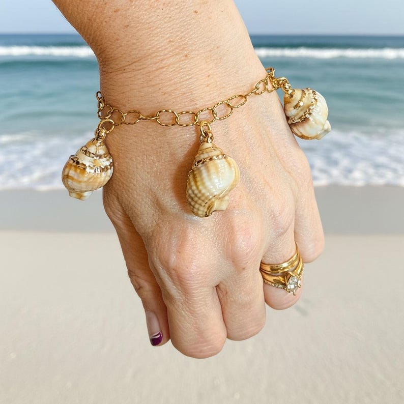 Chunky Conch Shell Charm Bracelet, Gold - - LadybugfeetDesigns -