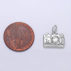 Photographer Camera Necklace, 20 inches - Silver - - LadybugfeetDesigns -