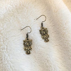 Owl hook earrings, Antique Bronze - - LadybugfeetDesigns -
