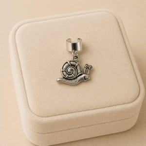 Snail ear cuff, Silver - - LadybugfeetDesigns -