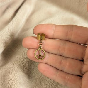 Peace Sign Ear Cuff, Antique Bronze - - LadybugfeetDesigns -