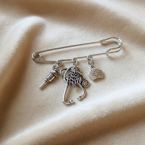 RN - Registered Nurse Safety Pin Brooch, Purse Charm - - LadybugfeetDesigns -