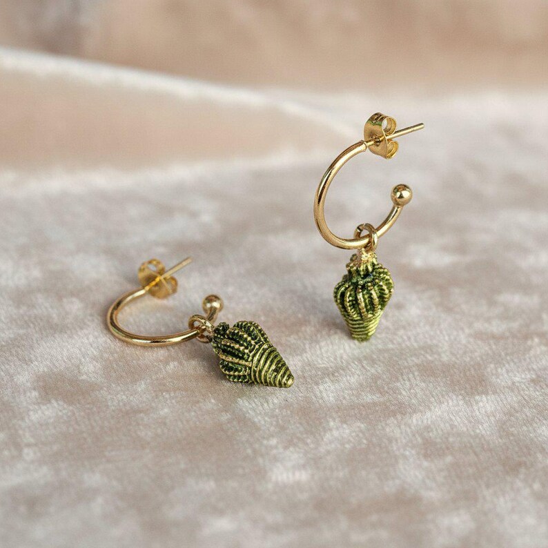 Sea Green Conch Seashell gold hoop earrings, Hoop Drop, 16mm - - LadybugfeetDesigns -