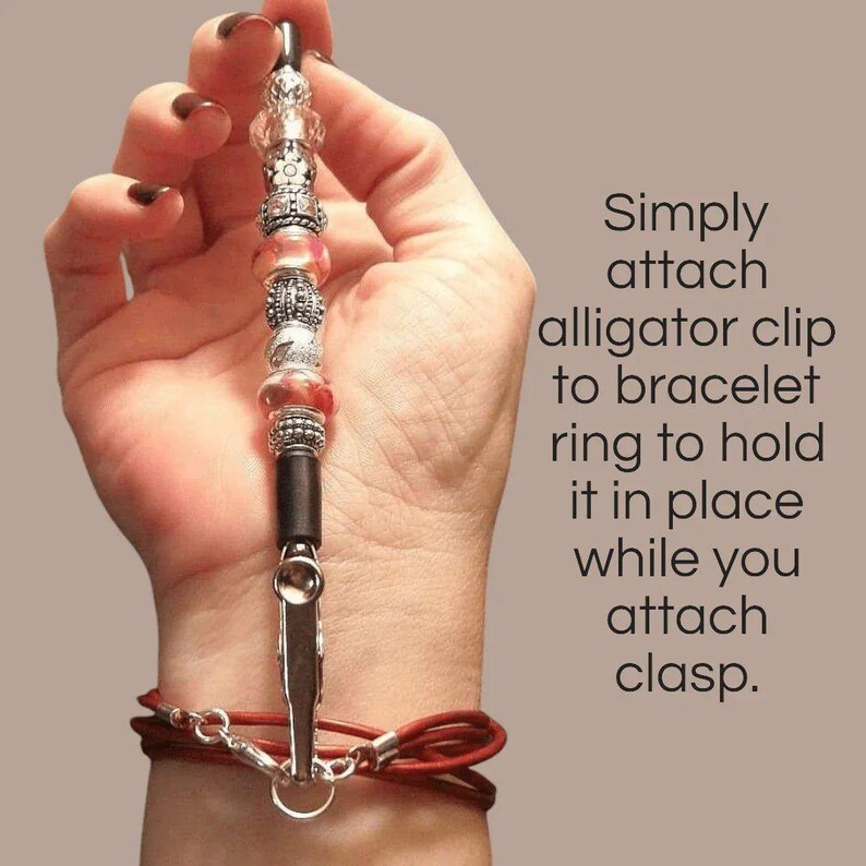Christmas Gnome Bracelet Helper - - LadybugfeetDesigns -
