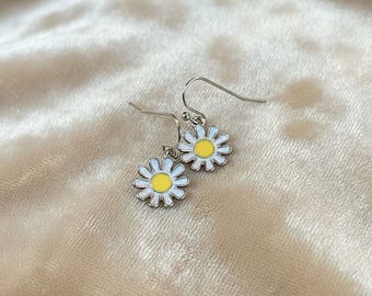 Daisy dangle earrings