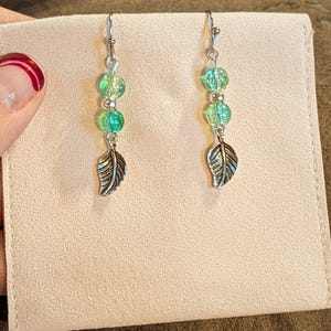 Leaf Crackle Glass Earrings - - LadybugfeetDesigns -