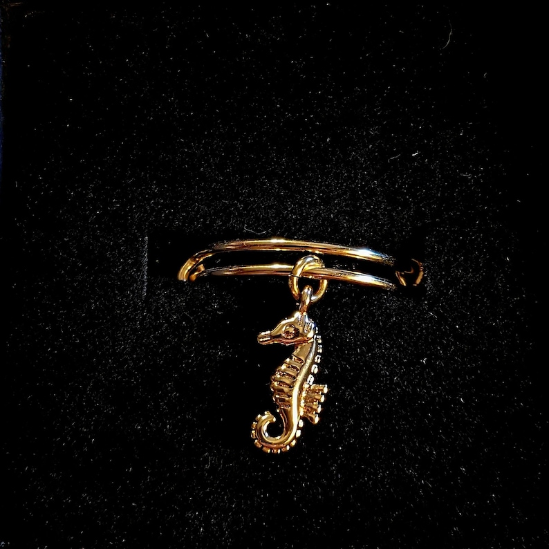 Seahorse Expandable Charm Ring - Gold - - LadybugfeetDesigns -