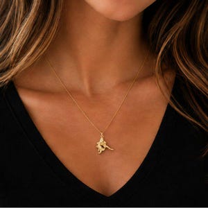 Manta Ray Necklace, Gold - 20 inches - - LadybugfeetDesigns -