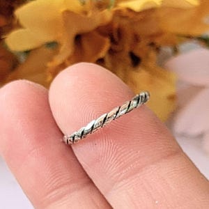 Twisted Toe Ring - - LadybugfeetDesigns -
