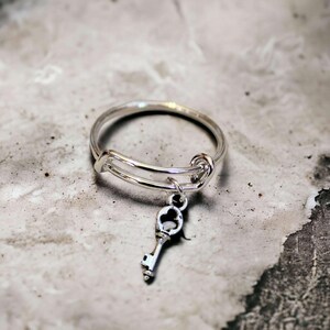 Key to my Heart Expandable Charm Ring - - LadybugfeetDesigns -