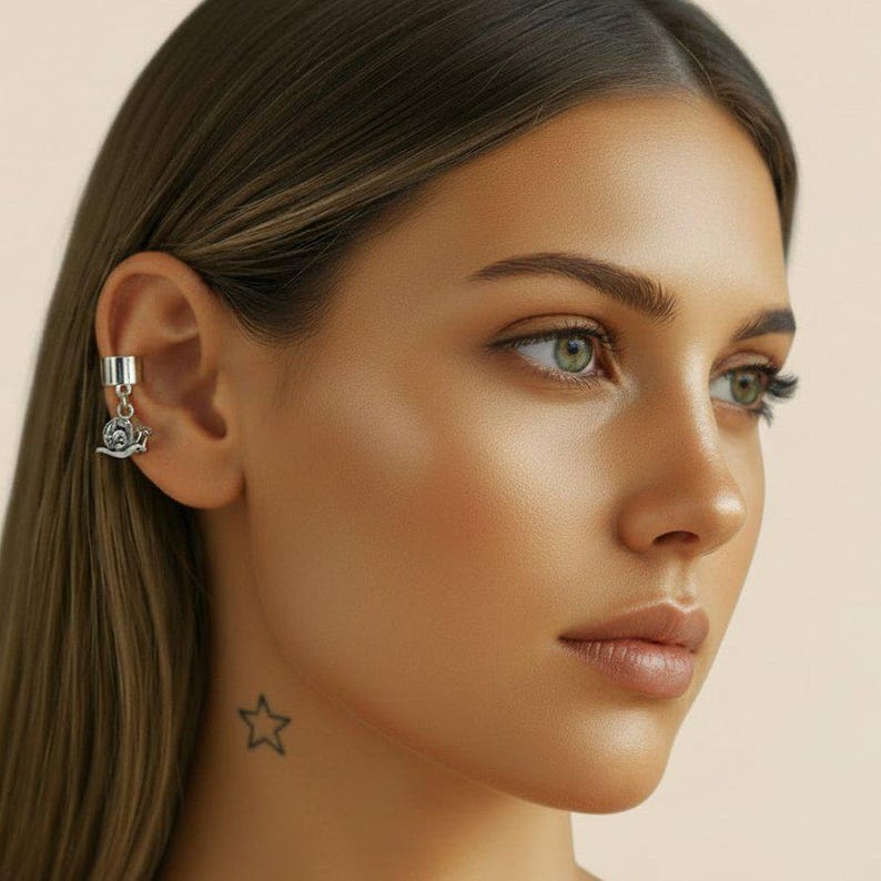 Snail ear cuff, Silver - - LadybugfeetDesigns -