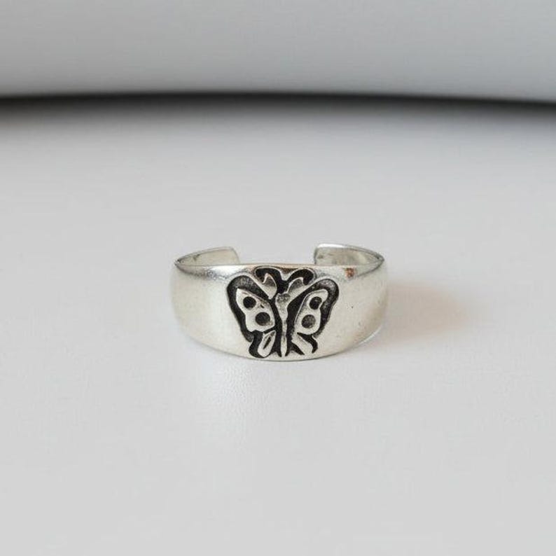 Butterfly Toe Ring - - LadybugfeetDesigns -