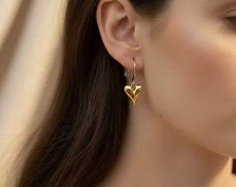 ファンシーハートのドロップピアス、シルバー