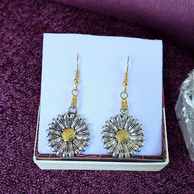 Sunflower/Daisy dangle earrings, Gold - - LadybugfeetDesigns -