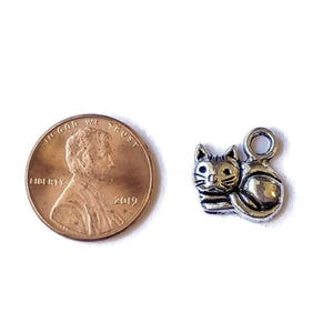 Comfy Kitty Charm - - LadybugfeetDesigns -