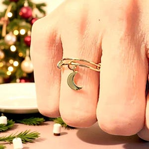 Crescent Moon Expandable Charm Ring - Gold - - LadybugfeetDesigns -