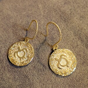 Hawaiian Sea Turtle Disc Hook Earrings, Gold - - LadybugfeetDesigns -