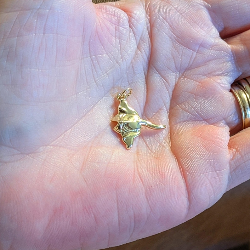 Manta Ray Necklace, Gold - 20 inches - - LadybugfeetDesigns -