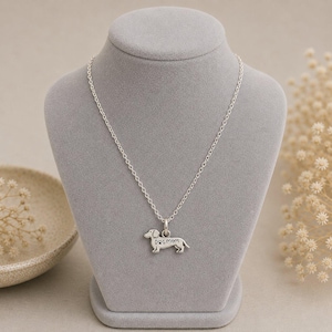 Dog Mom Necklace, 20 inches - Silver - - LadybugfeetDesigns -