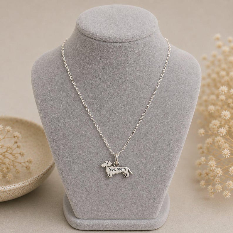 Dog Mom Necklace, 20 inches - Silver - - LadybugfeetDesigns -