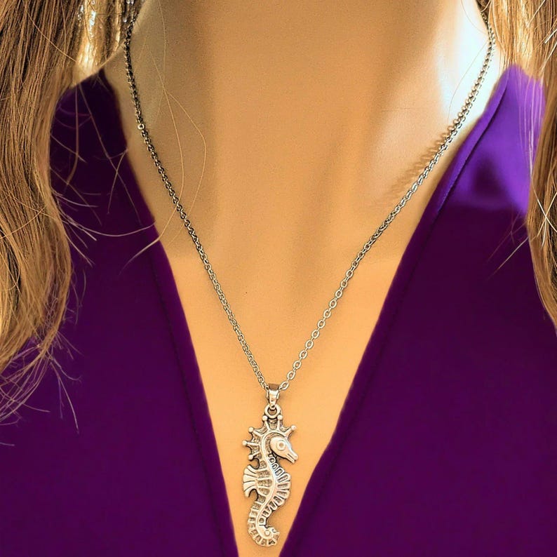 Seahorse Pendant necklace, Silver - 20 inch - - LadybugfeetDesigns -