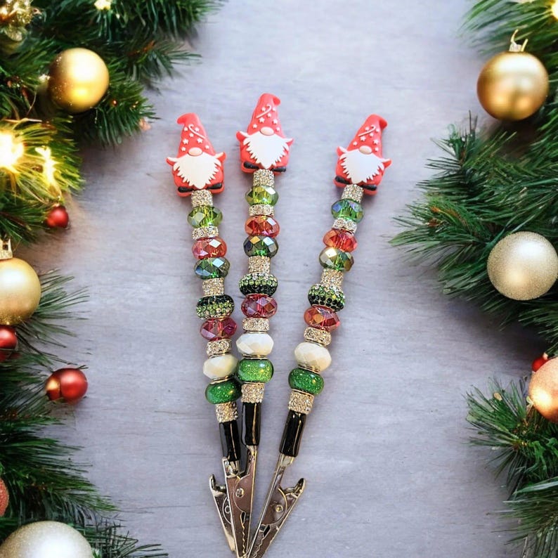 Christmas Gnome Bracelet Helper - - LadybugfeetDesigns -