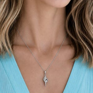 Conch Necklace, 20 inches - Silver - - LadybugfeetDesigns -