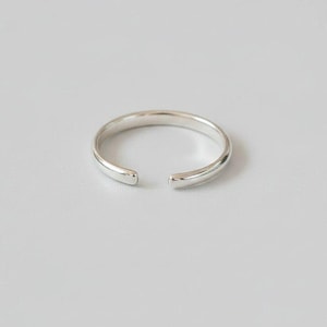 Sterling Silver Band Toe Ring - - LadybugfeetDesigns -