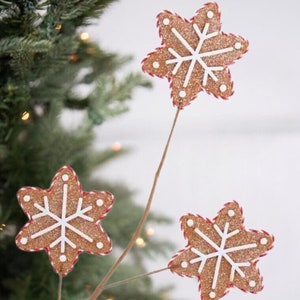 28in Gingerbread Star Spray