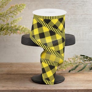 Peut inclure: Ruban à carreaux de buffle jaune et noir avec un bord câblé. Le ruban est sur une bobine et est prêt à être utilisé pour l'artisanat ou la décoration.