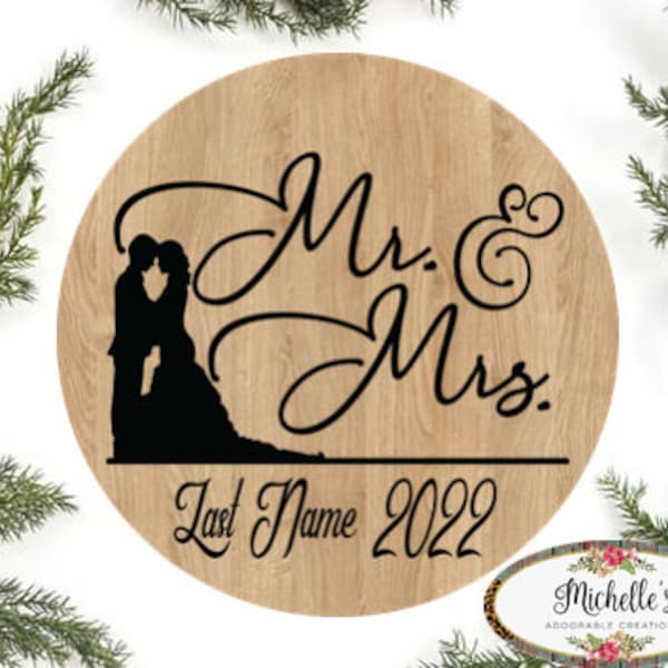 Mr and Mrs Wedding Round Sign - Wreath Enhancement